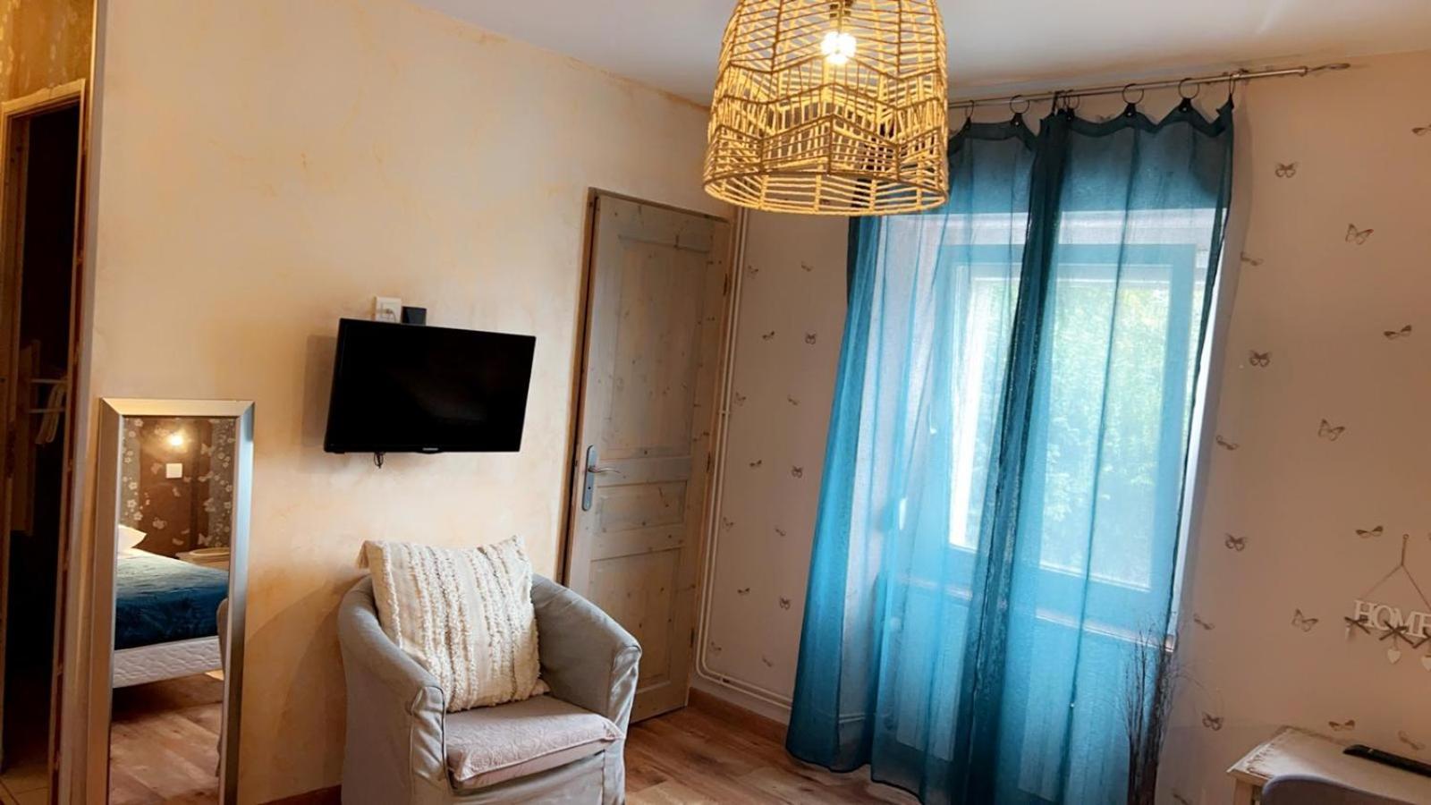 Domaine De La Borde Bed & Breakfast Damparis Exterior photo