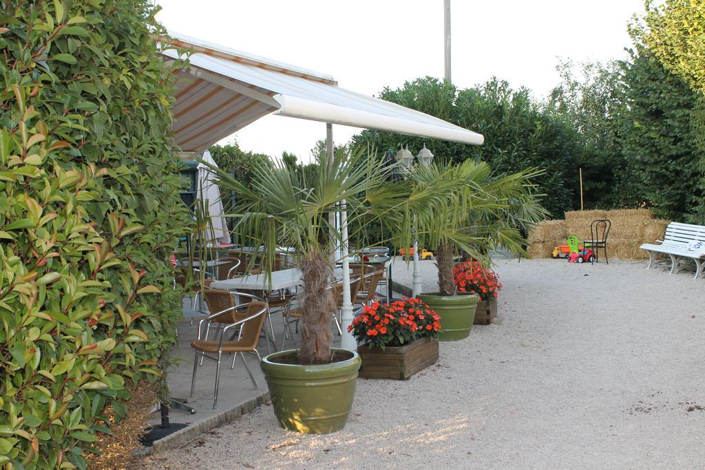 Domaine De La Borde Bed & Breakfast Damparis Exterior photo